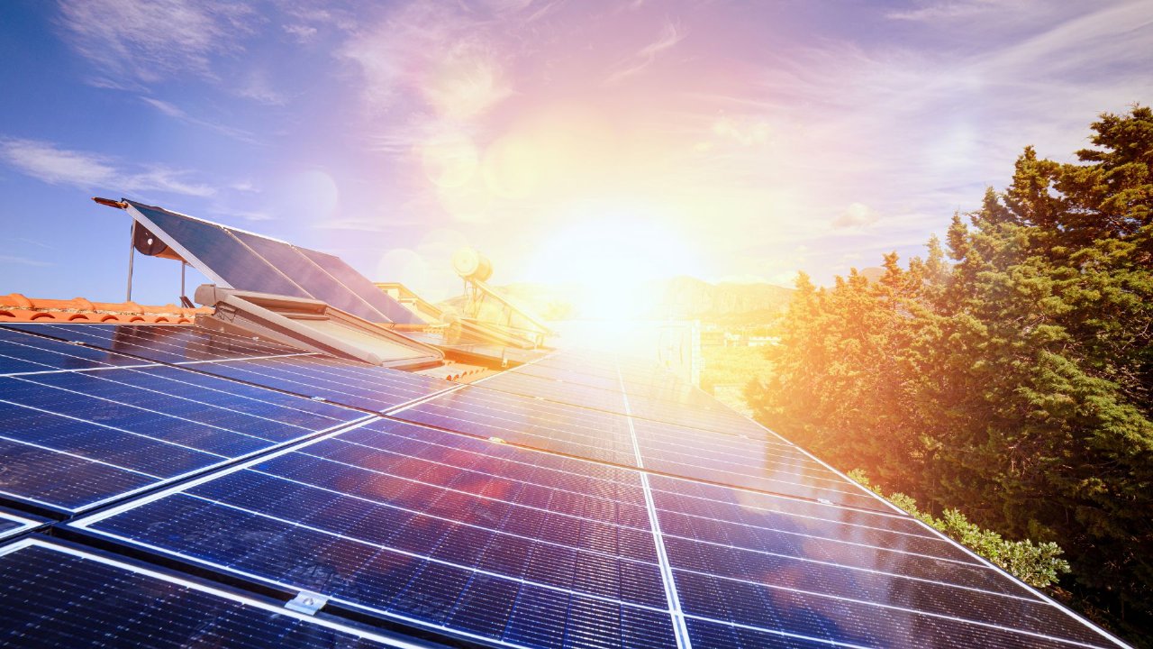 Nowe Trendy w Fotowoltaice: Wzrost Zainteresowania Energią Słoneczną w 2024 roku